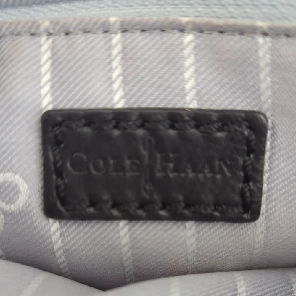 Quilted Black and Gold Crossbody Bag - Picture 10 of 11